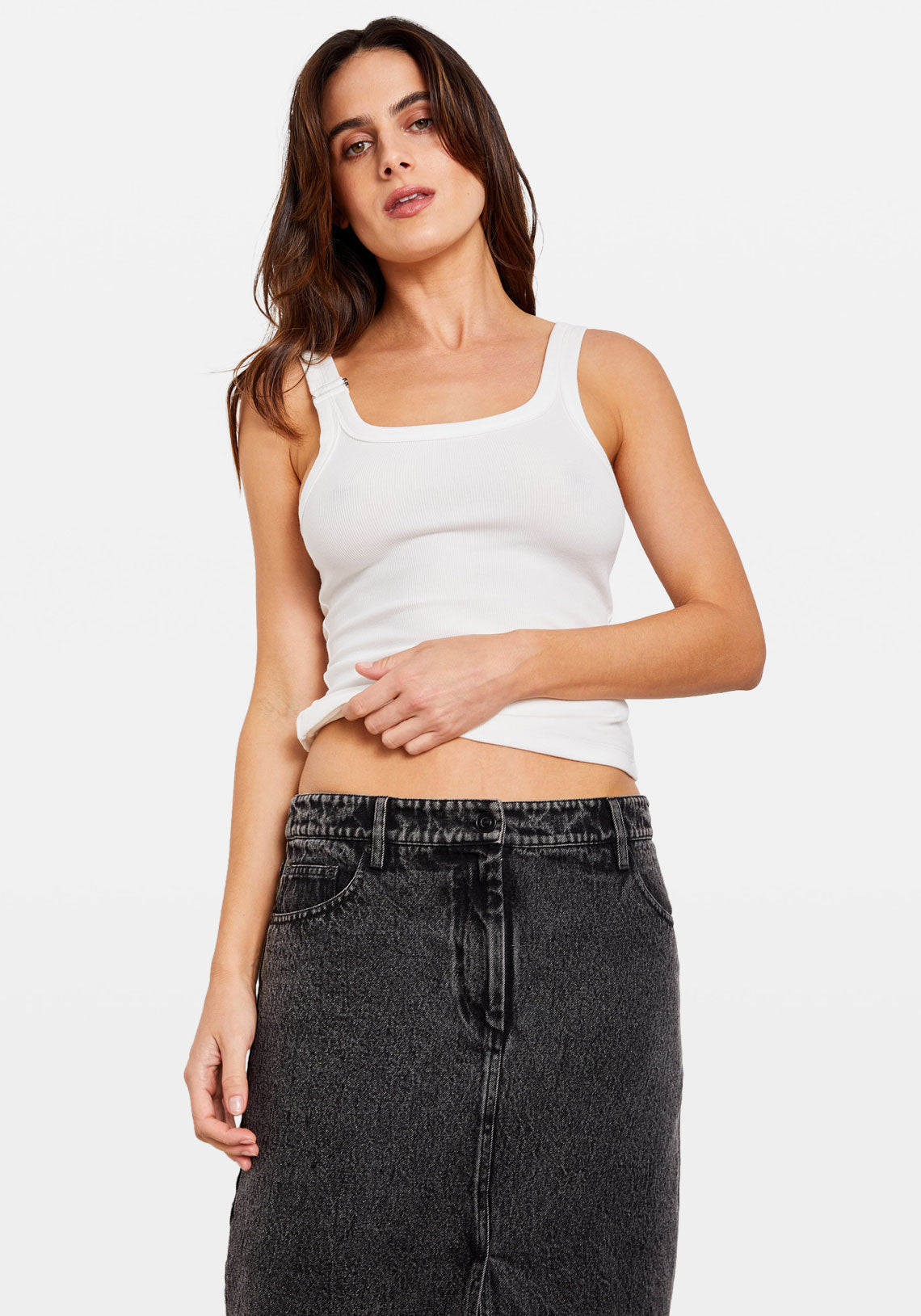 HARDWARE TANK WHITE