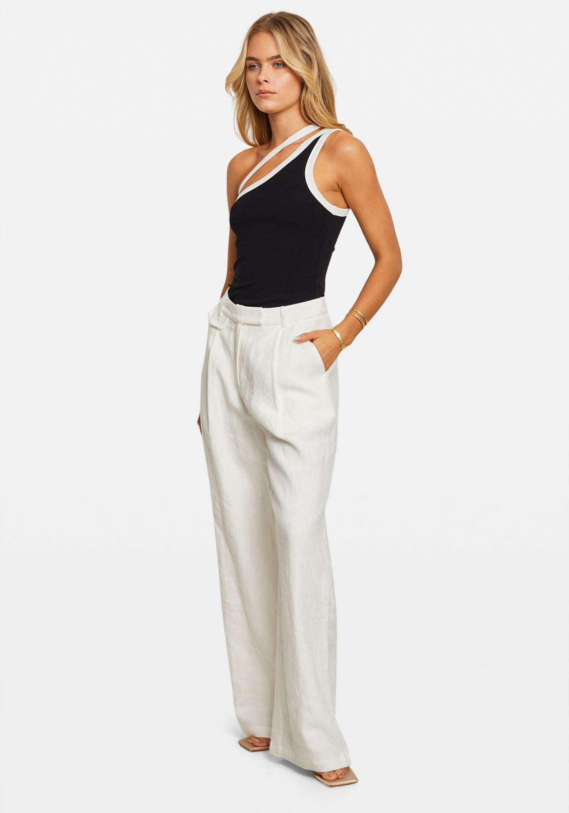 ONE SHOULDER STRAP TANK BLACK/WHITE
