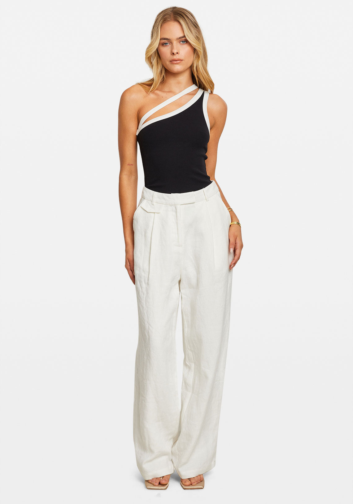 ONE SHOULDER STRAP TANK BLACK/WHITE